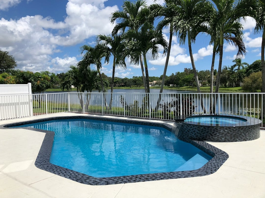 Small Backyard Pool Ideas For Florida Homes: Plunge, Cocktail, Freeform ...